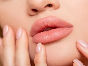 هر آنچه باید در مورد تزریق ژل لب مدل عروسکی بدانید